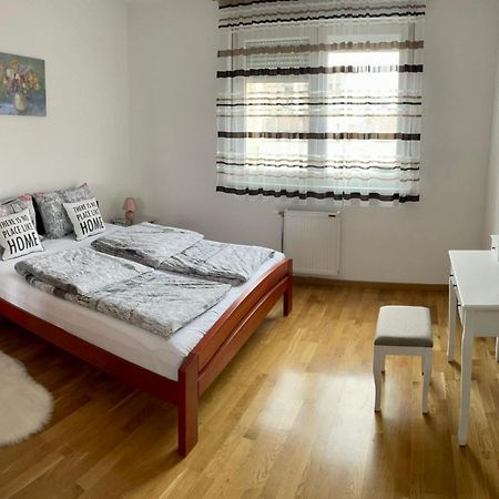 נובי סאד Paris Apartment -Free Private Parking מראה חיצוני תמונה