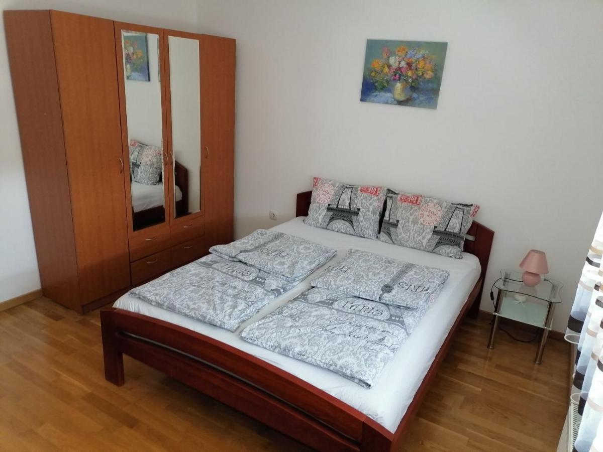 נובי סאד Paris Apartment -Free Private Parking מראה חיצוני תמונה