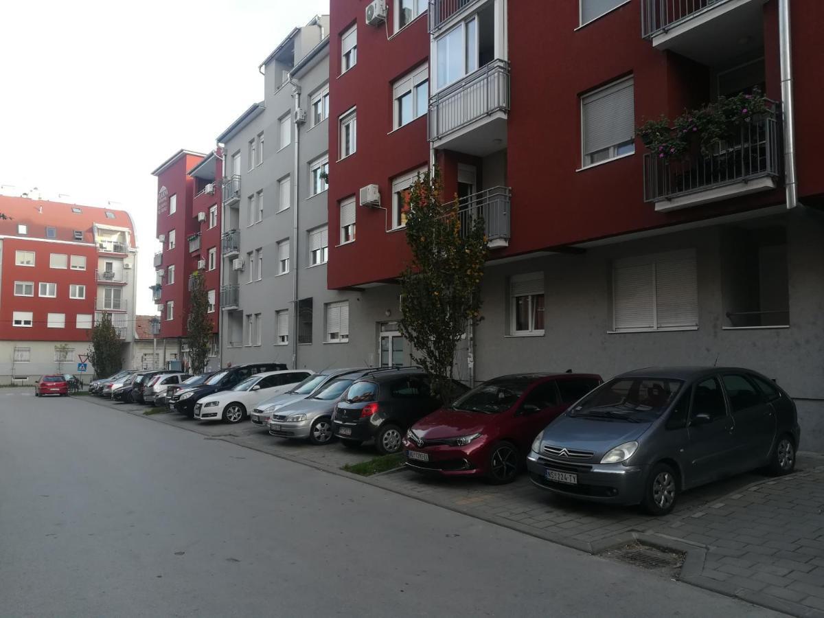 נובי סאד Paris Apartment -Free Private Parking מראה חיצוני תמונה