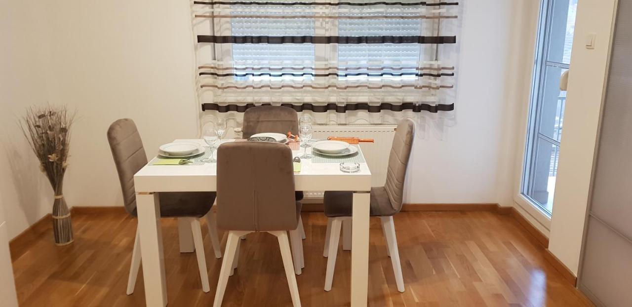 נובי סאד Paris Apartment -Free Private Parking מראה חיצוני תמונה
